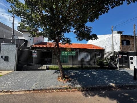 Casa à venda em Maringá, Jardim Higienópolis, com 5 quartos, com 241 m²