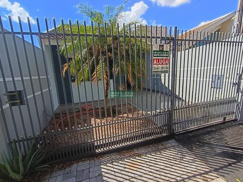 Aluga casa no jd monte rei com 03 quartos